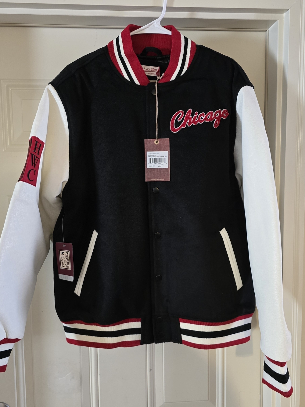 Large Mitchell & Ness Chicago Bulls Black/White Off Day Varsity Full-Snap Jacket